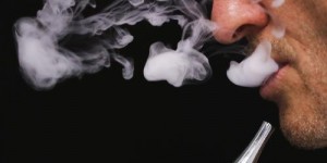 福布斯专栏：电子烟可助长期吸烟者少抽香烟，但危害性仍未可知