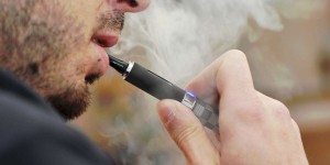 休斯顿考虑禁止在公共场所吸电子烟和电子烟